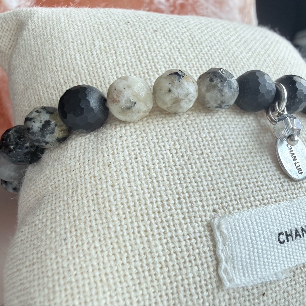 Chan Luu NWOT perfect stretch bracelet Black Grey and White Beaded Neutral Tones
